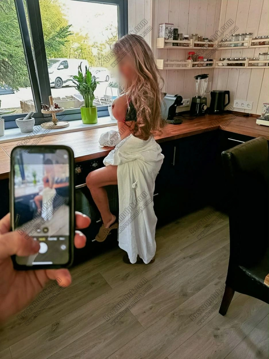Jázmin okolszex profil kepes profil - okolszex.hu Jázmin - +36 70 244 2885 - okolszex foto